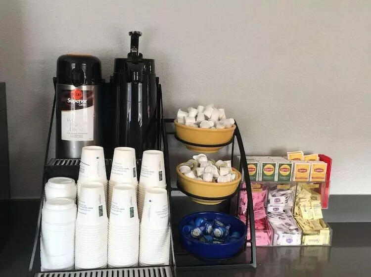 בית מלון כפרי 1550  Sfo Airport West