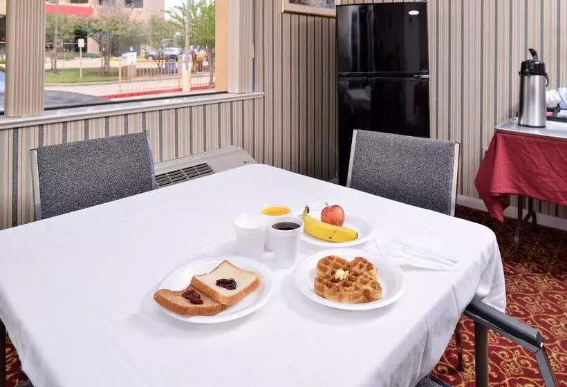 בית מלון כפרי Americas Best Value Inn And Suites Houston/northwest Brookhollow