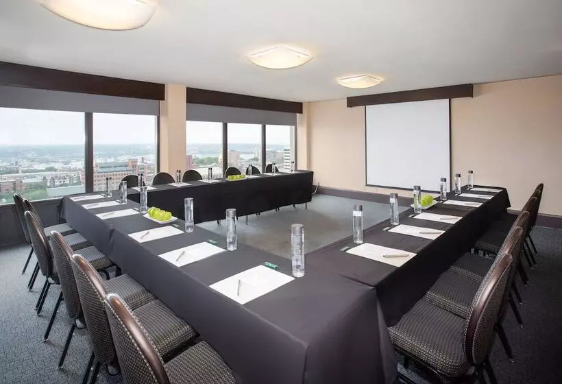 هتل Crowne Plaza Kansas City Downtown, An Ihg