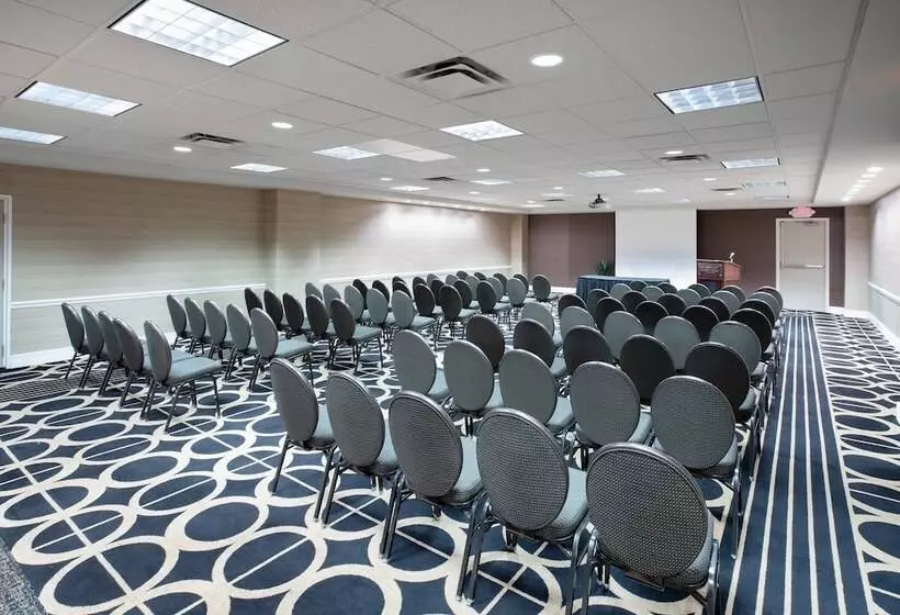 هتل Crowne Plaza Kansas City Downtown, An Ihg