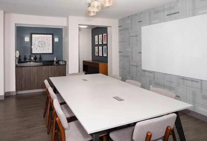 هتل Crowne Plaza Kansas City Downtown, An Ihg