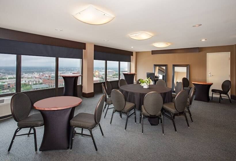 فندق Crowne Plaza Kansas City Downtown, An Ihg