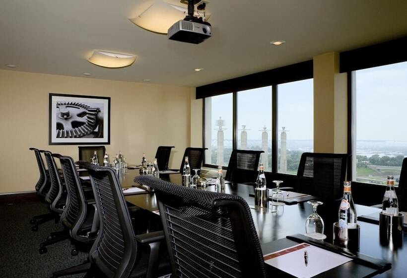 فندق Crowne Plaza Kansas City Downtown, An Ihg