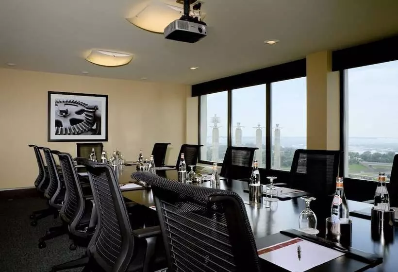 هتل Crowne Plaza Kansas City Downtown, An Ihg