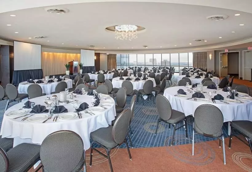 هتل Crowne Plaza Kansas City Downtown, An Ihg