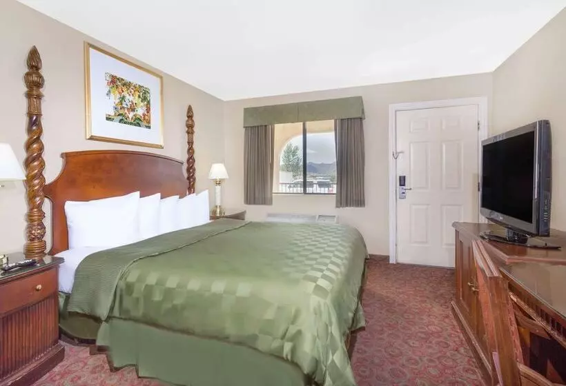 هتل Days Inn By Wyndham Kingman East