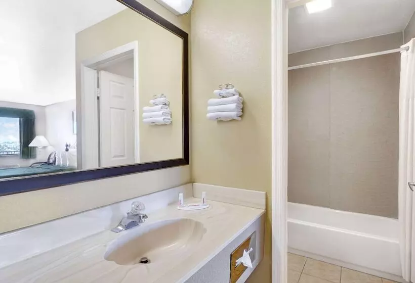 هتل Days Inn By Wyndham Kingman East