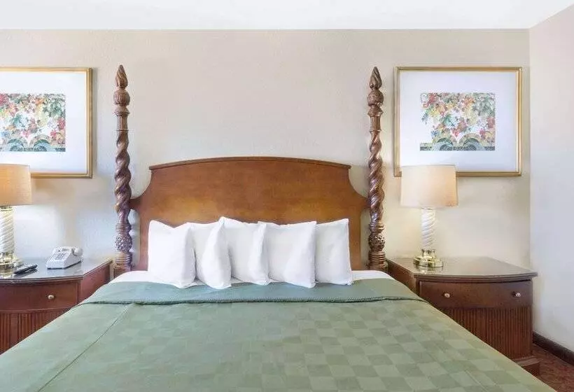 هتل Days Inn By Wyndham Kingman East