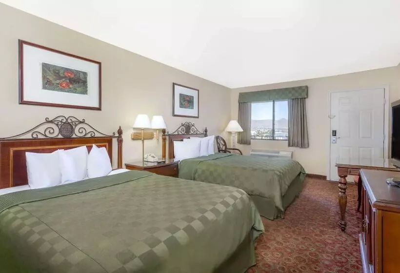 هتل Days Inn By Wyndham Kingman East