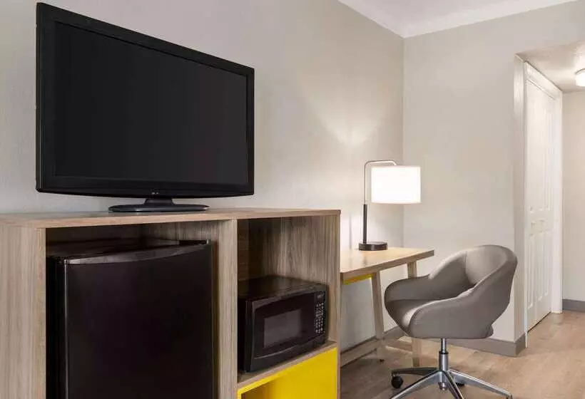 فندق Days Inn By Wyndham Miami Airport North