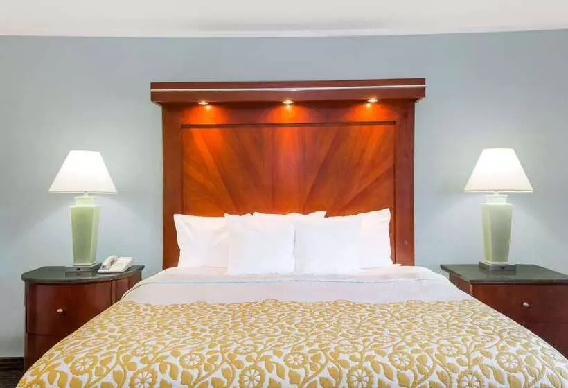 فندق Days Inn By Wyndham Miami Airport North