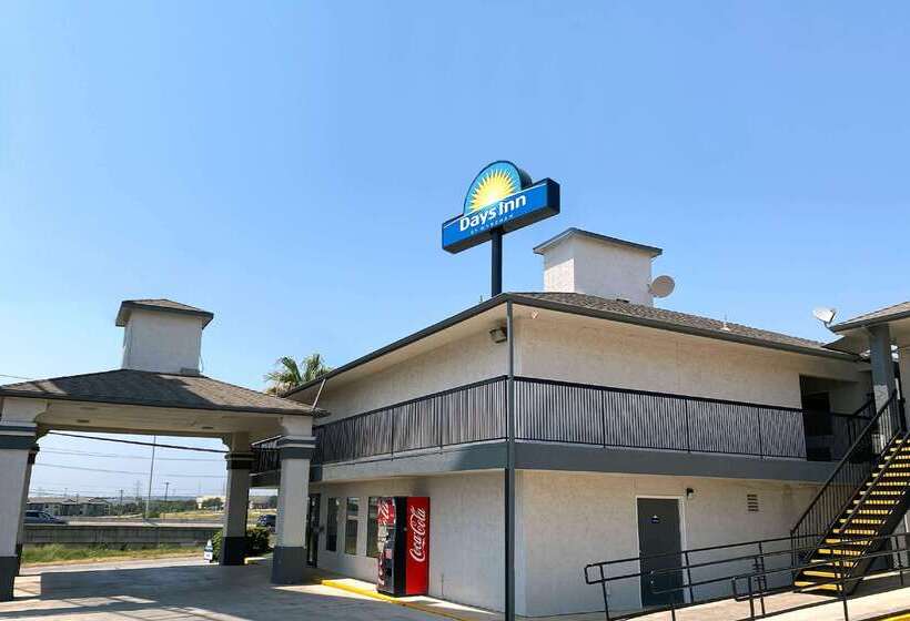 בית מלון כפרי Days Inn By Wyndham San Antonio Interstate Hwy 35 North