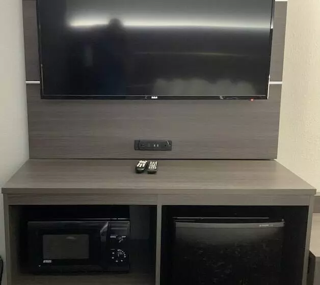 Отель Days Inn By Wyndham Wagoner