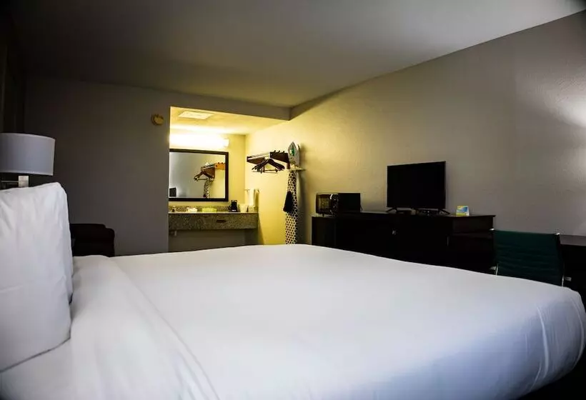 Отель Days Inn By Wyndham Wagoner