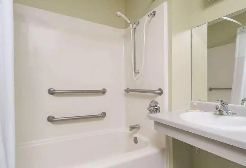 هتل Days Inn By Wyndham Westeau Claire