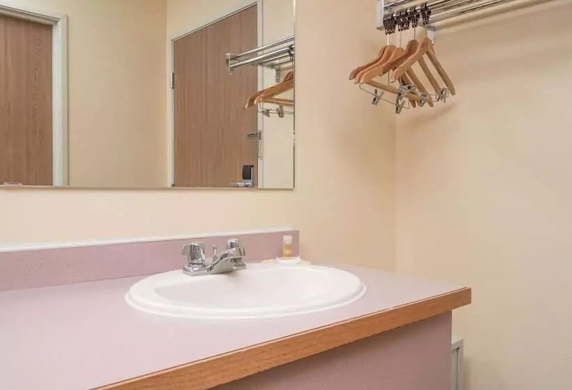 هتل Days Inn By Wyndham Westeau Claire