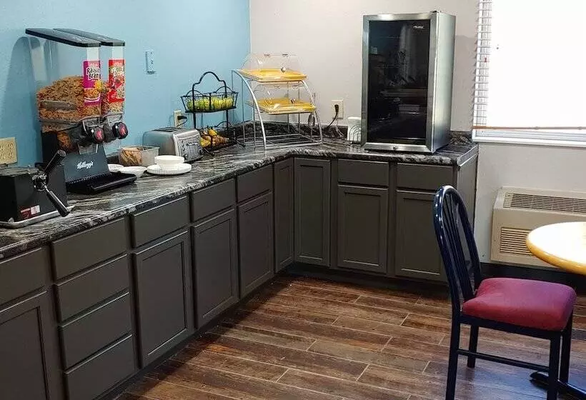 هتل Days Inn By Wyndham Westeau Claire