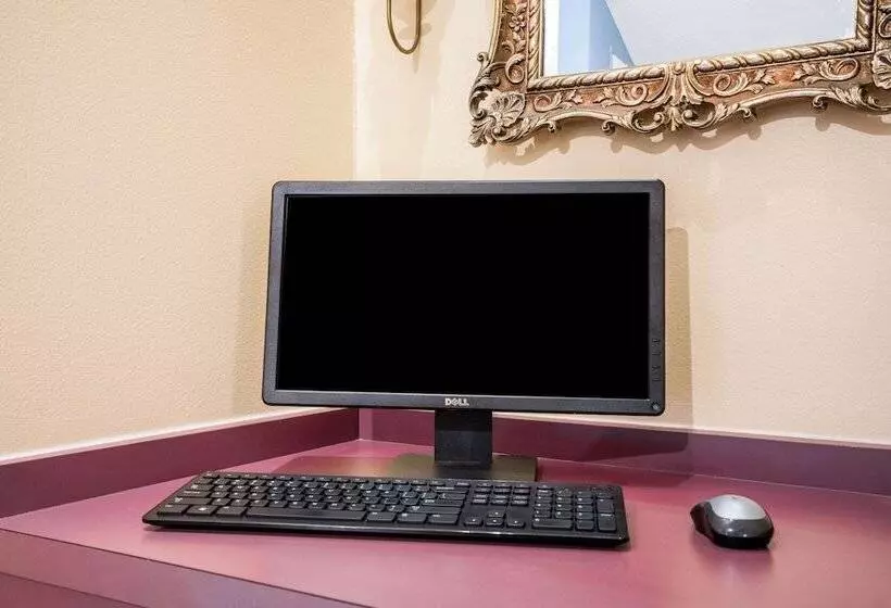 هتل Days Inn By Wyndham Westeau Claire