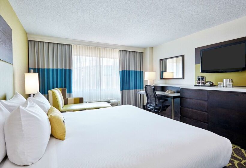 هتل Doubletree By Hilton Charlotte Uptown