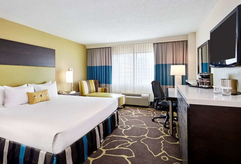 هتل Doubletree By Hilton Charlotte Uptown