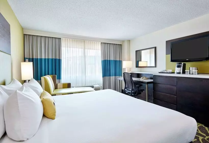 בית מלון כפרי Doubletree By Hilton Charlotte Uptown