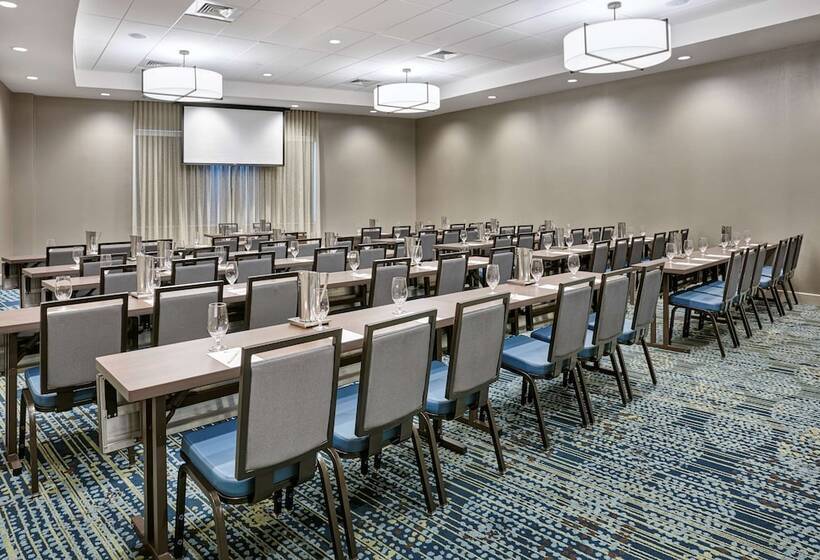 هتل Doubletree By Hilton Charlotte Uptown