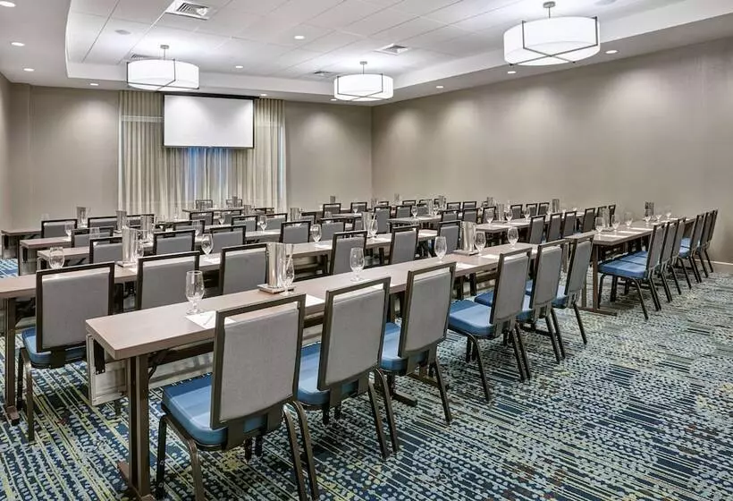 בית מלון כפרי Doubletree By Hilton Charlotte Uptown