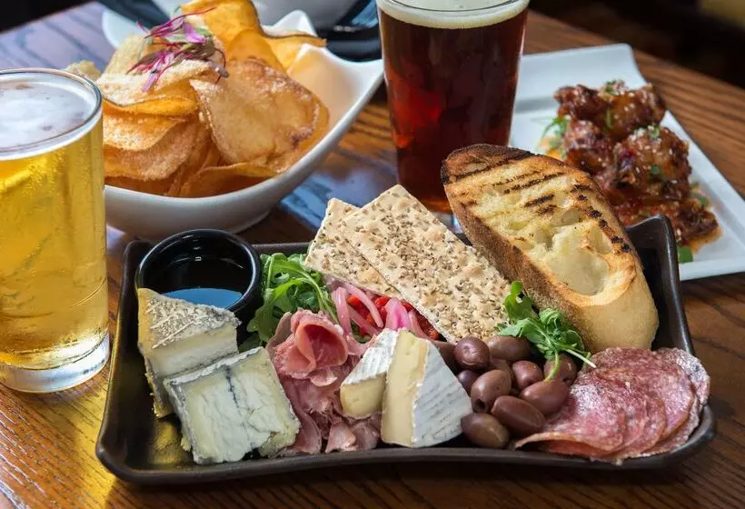 Отель Doubletree By Hilton  San Francisco Airport