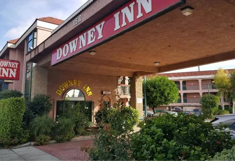 فندق Downey Inn Luxury Suites
