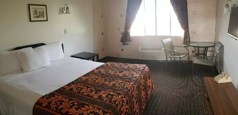 فندق Downey Inn Luxury Suites