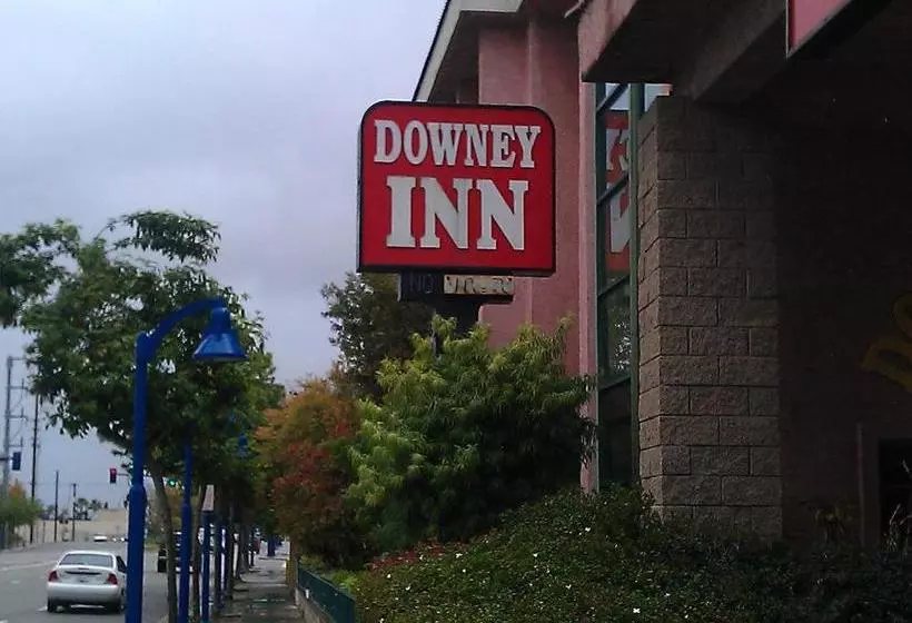 فندق Downey Inn Luxury Suites