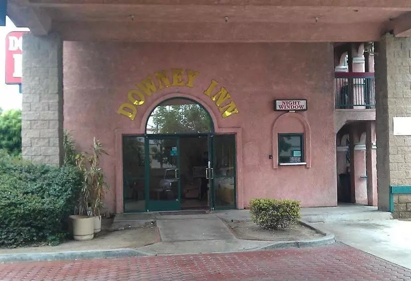 فندق Downey Inn Luxury Suites