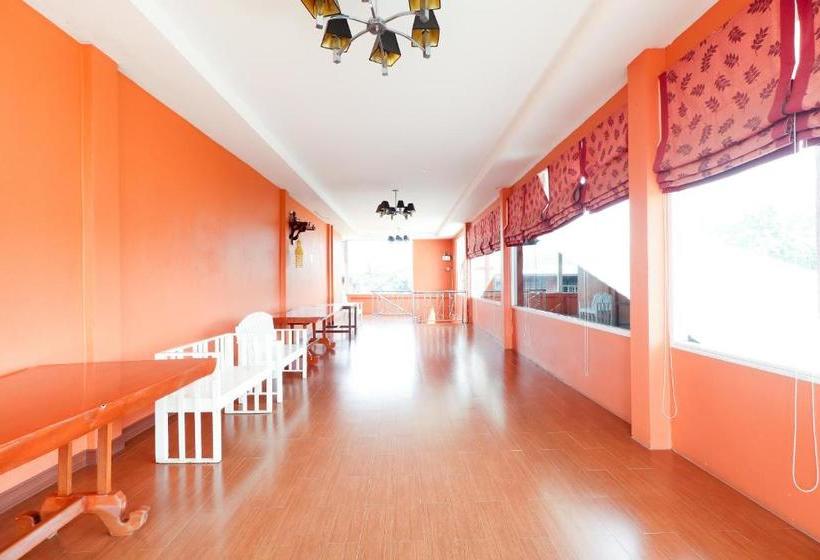 Albergue Oyo 359 Golden Nakara Place