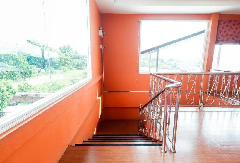 Albergue Oyo 359 Golden Nakara Place