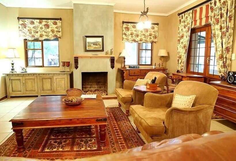 פנסיון Thandile Country Lodge