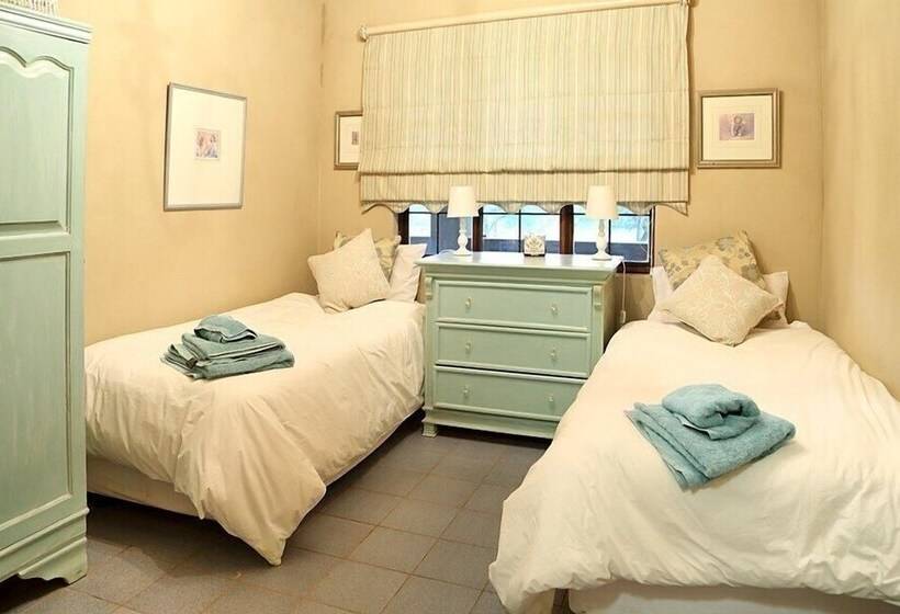 פנסיון Thandile Country Lodge