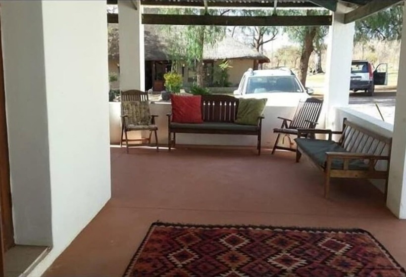 פנסיון Thandile Country Lodge
