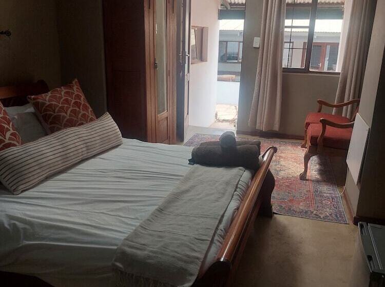 פנסיון Thandile Country Lodge