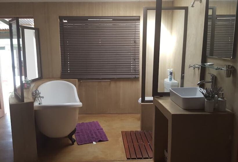 פנסיון Thandile Country Lodge