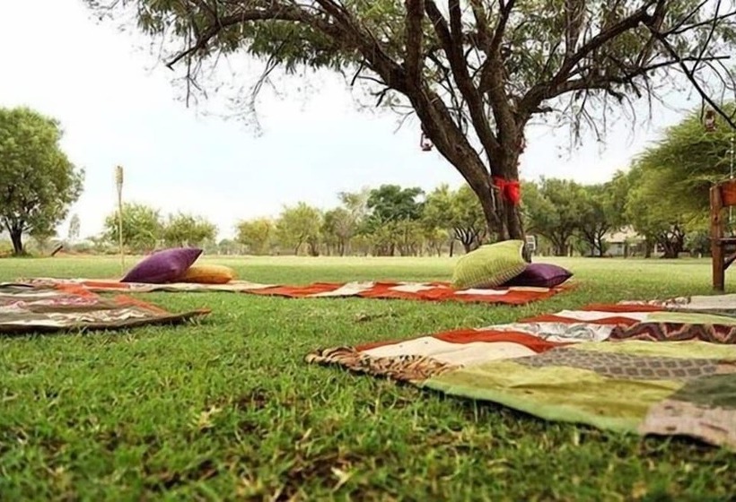 פנסיון Thandile Country Lodge