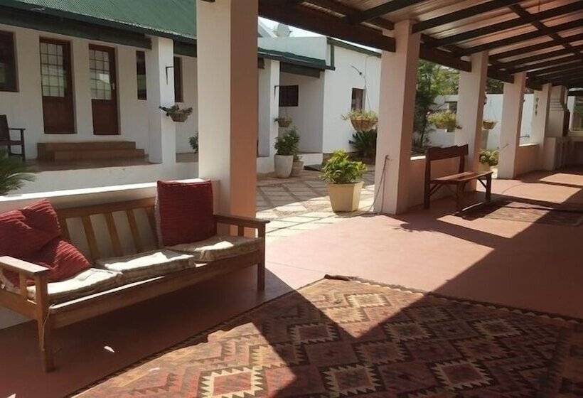 פנסיון Thandile Country Lodge