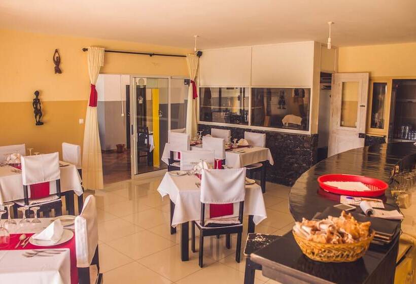تختخواب و صبحانه Restaurante Baia Guest House