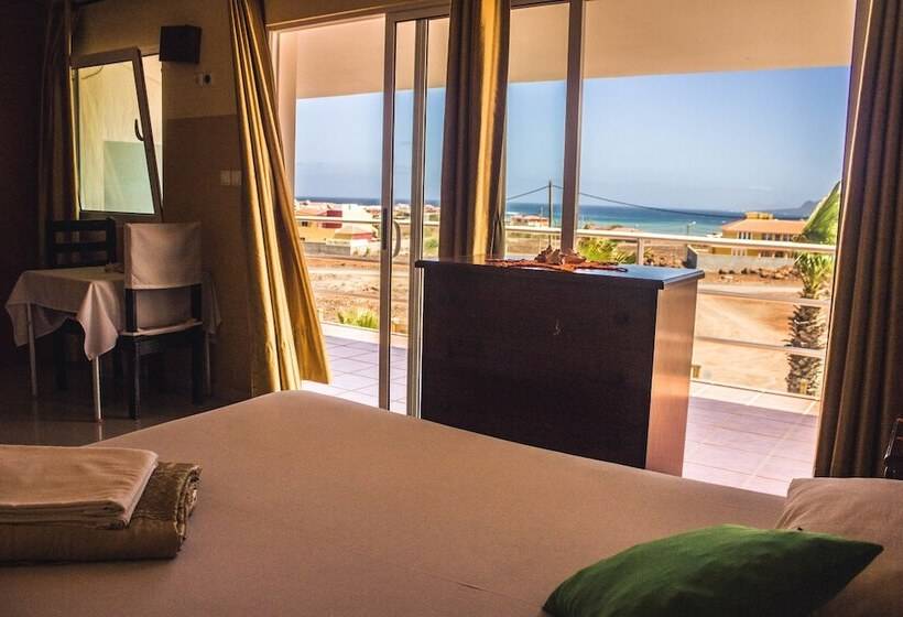 تختخواب و صبحانه Restaurante Baia Guest House