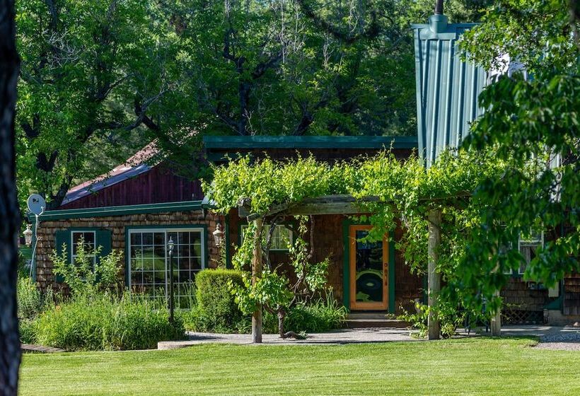 مبيت وإفطار The Davies Family Inn