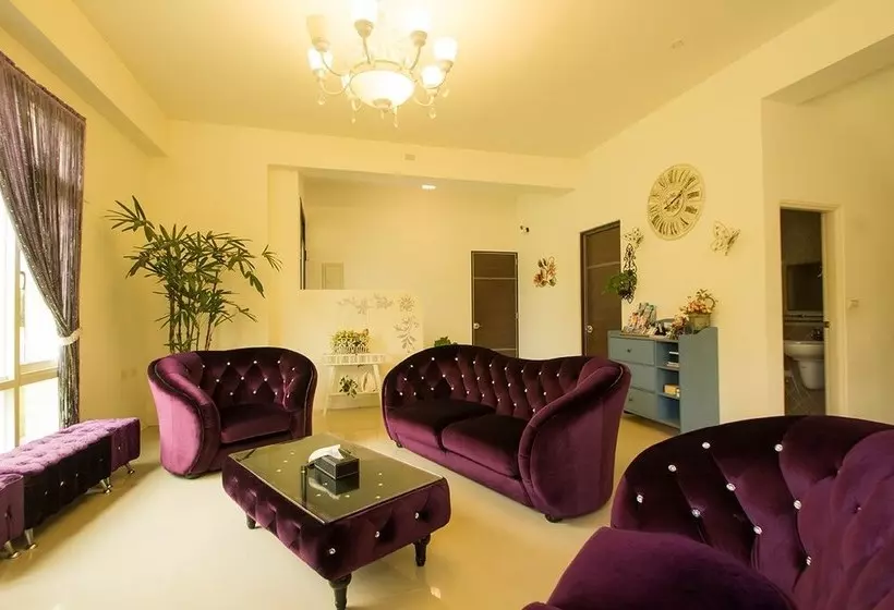پانسیون Z. H. Garden
