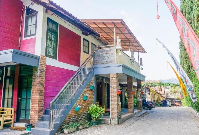 Hostel Cemara Asri By Oyo Rooms