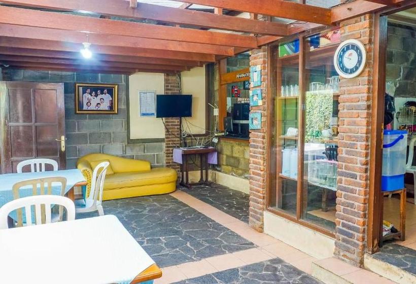 Hostel Cemara Asri By Oyo Rooms