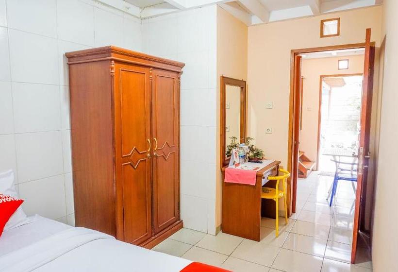 Hostel Cemara Asri By Oyo Rooms