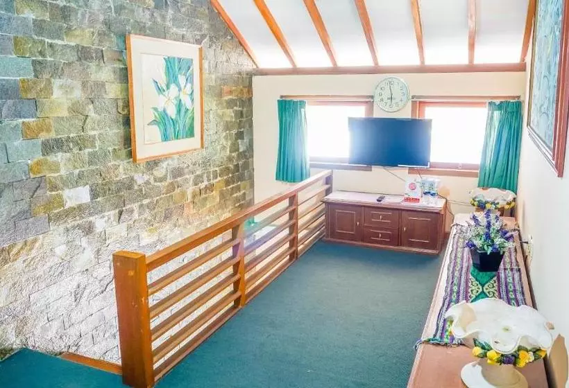 Retkeilymaja Cemara Asri By Oyo Rooms