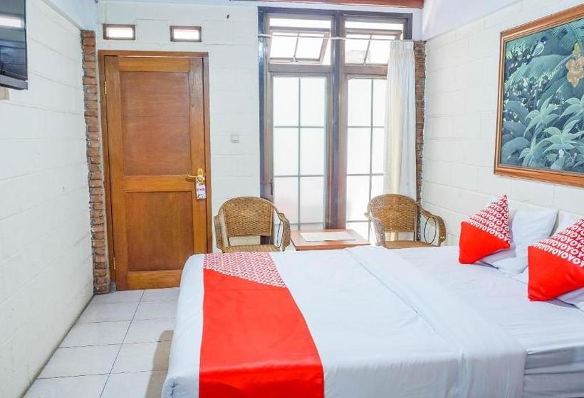 Hostel Cemara Asri By Oyo Rooms